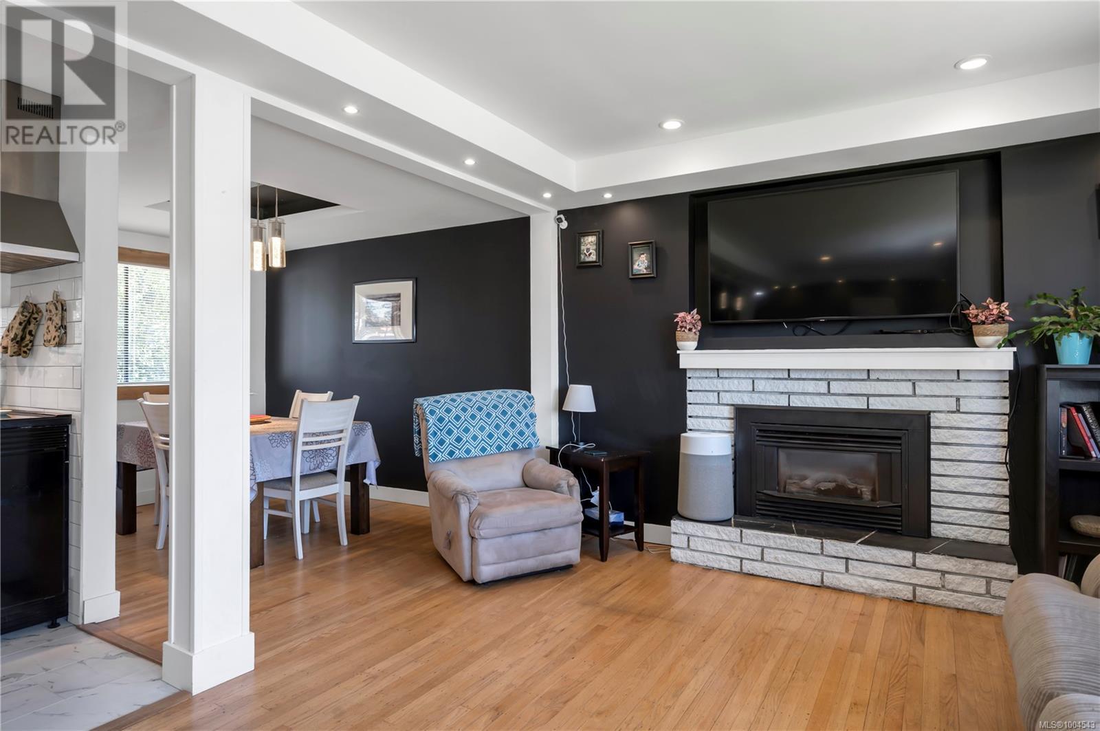 Property at 465 Elizabeth Rd image 3