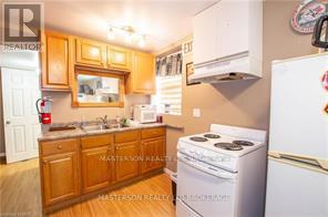 9268 Lundys Lane, Niagara Falls (Forestview), Ontario  L2H 0T5 - Photo 11 - X12243098