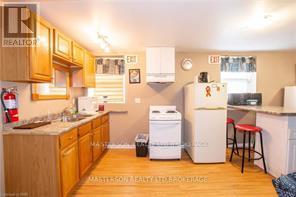 9268 Lundys Lane, Niagara Falls (Forestview), Ontario  L2H 0T5 - Photo 9 - X12243098
