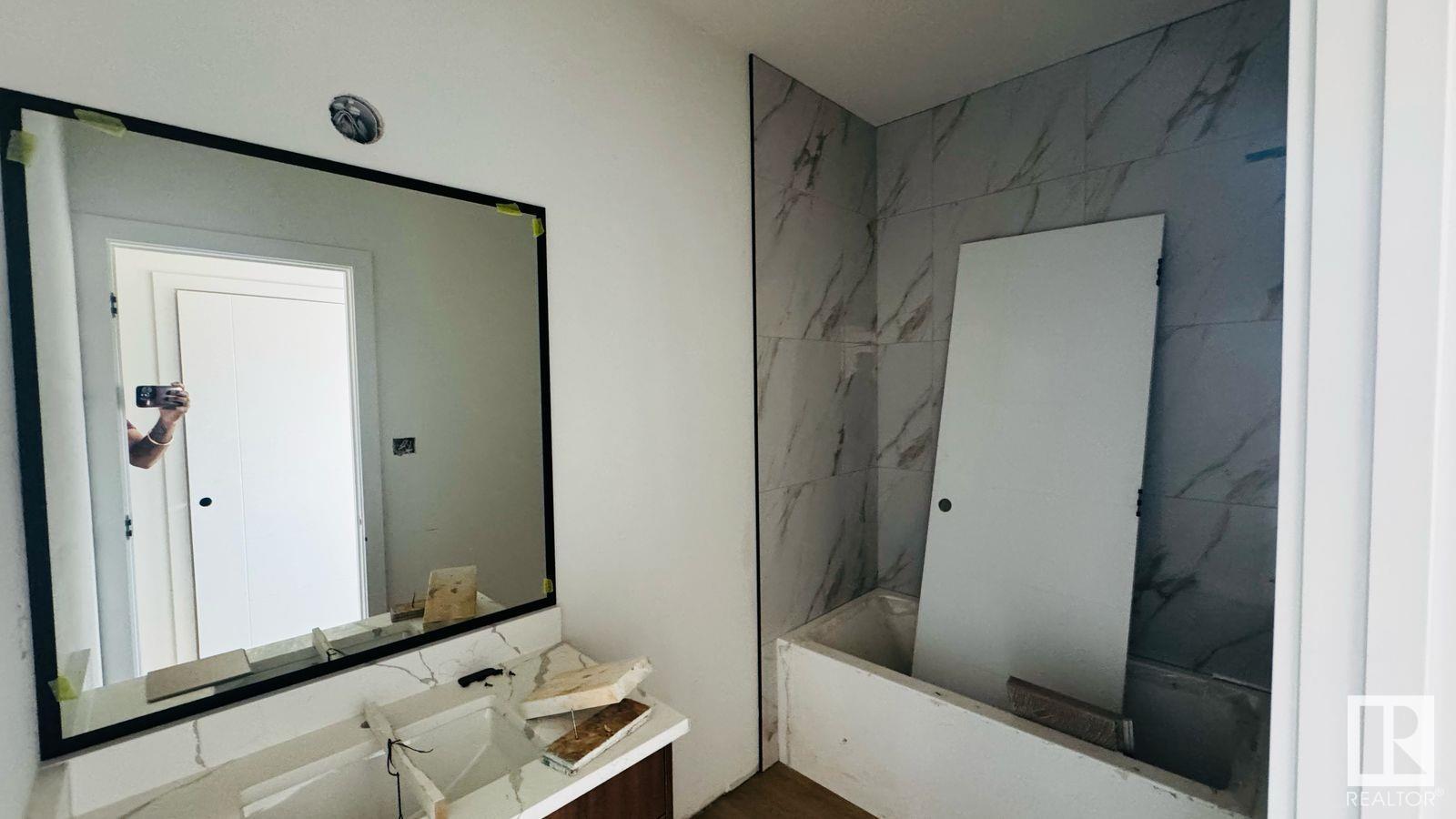 Property at 3612 39 AV image 5