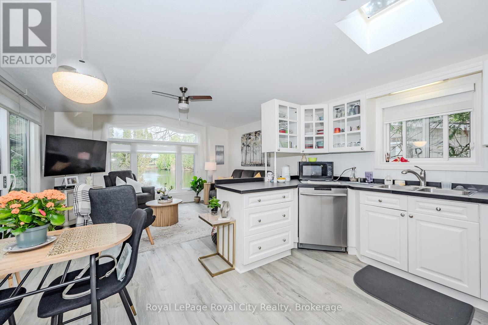 12 Bush Lane, Puslinch, Ontario  N0B 1C0 - Photo 11 - X12243123