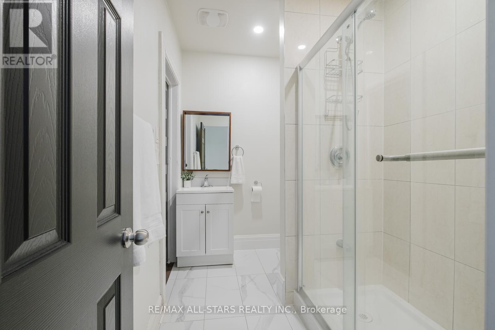 249 Main Street N, Markham (Old Markham Village), Ontario  L3P 1Y6 - Photo 17 - N12243081