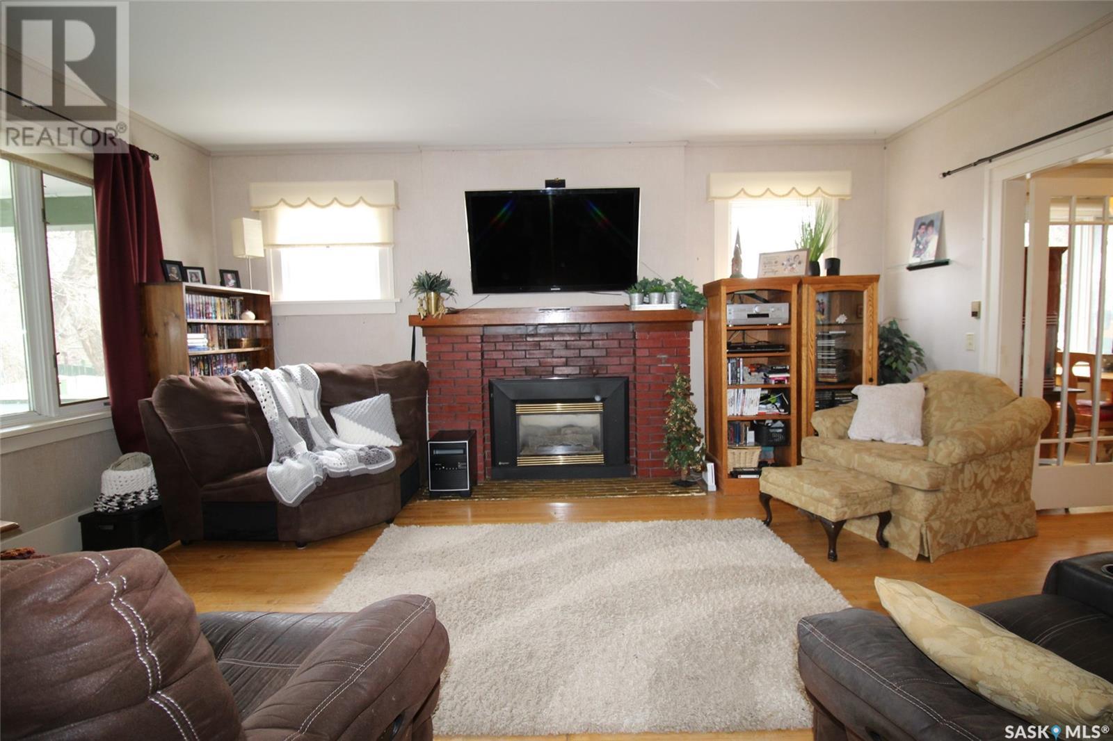 663 2nd Street E, Shaunavon, Saskatchewan  S0N 2M0 - Photo 9 - SK000443