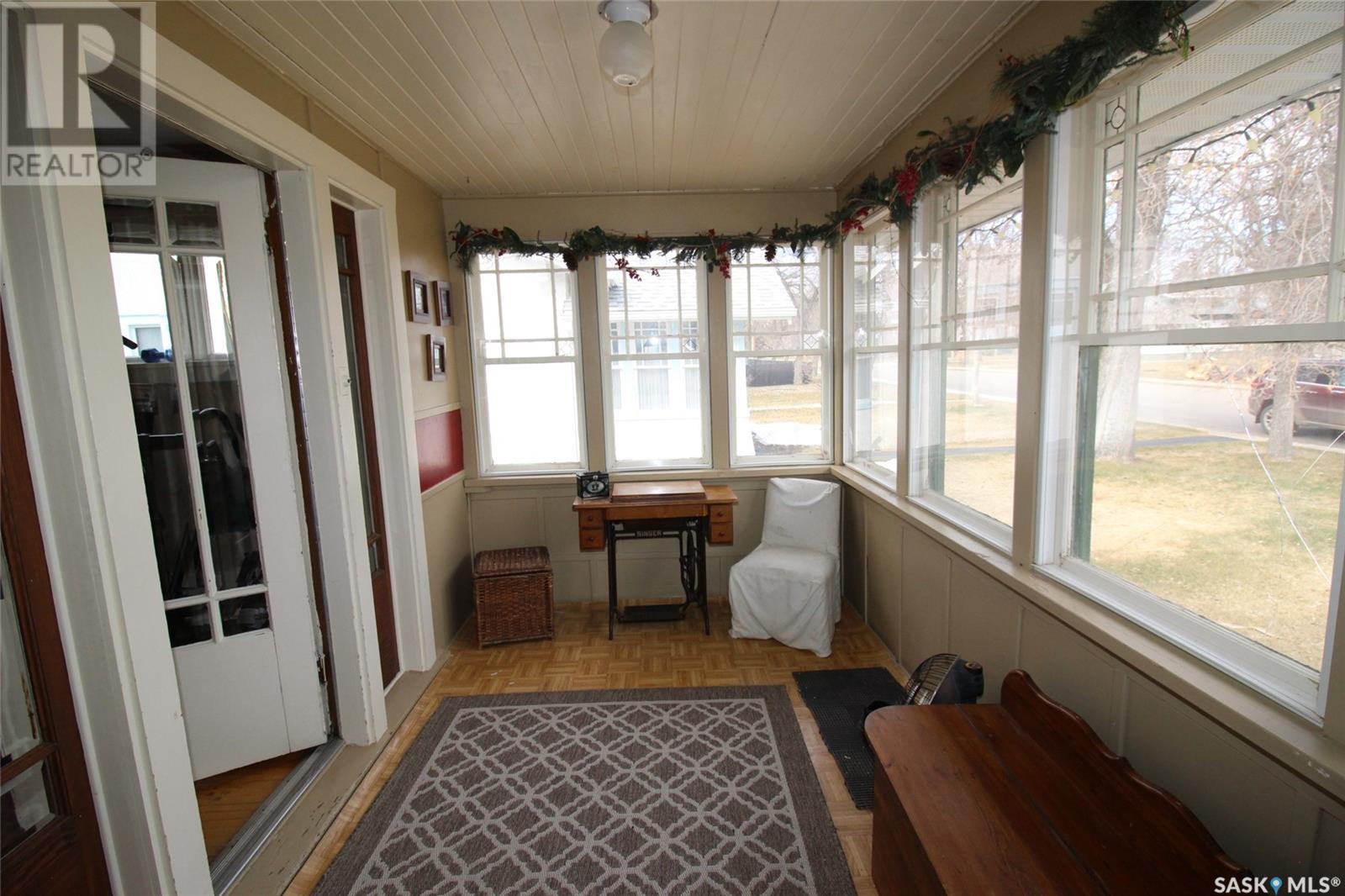 663 2nd Street E, Shaunavon, Saskatchewan  S0N 2M0 - Photo 5 - SK000443