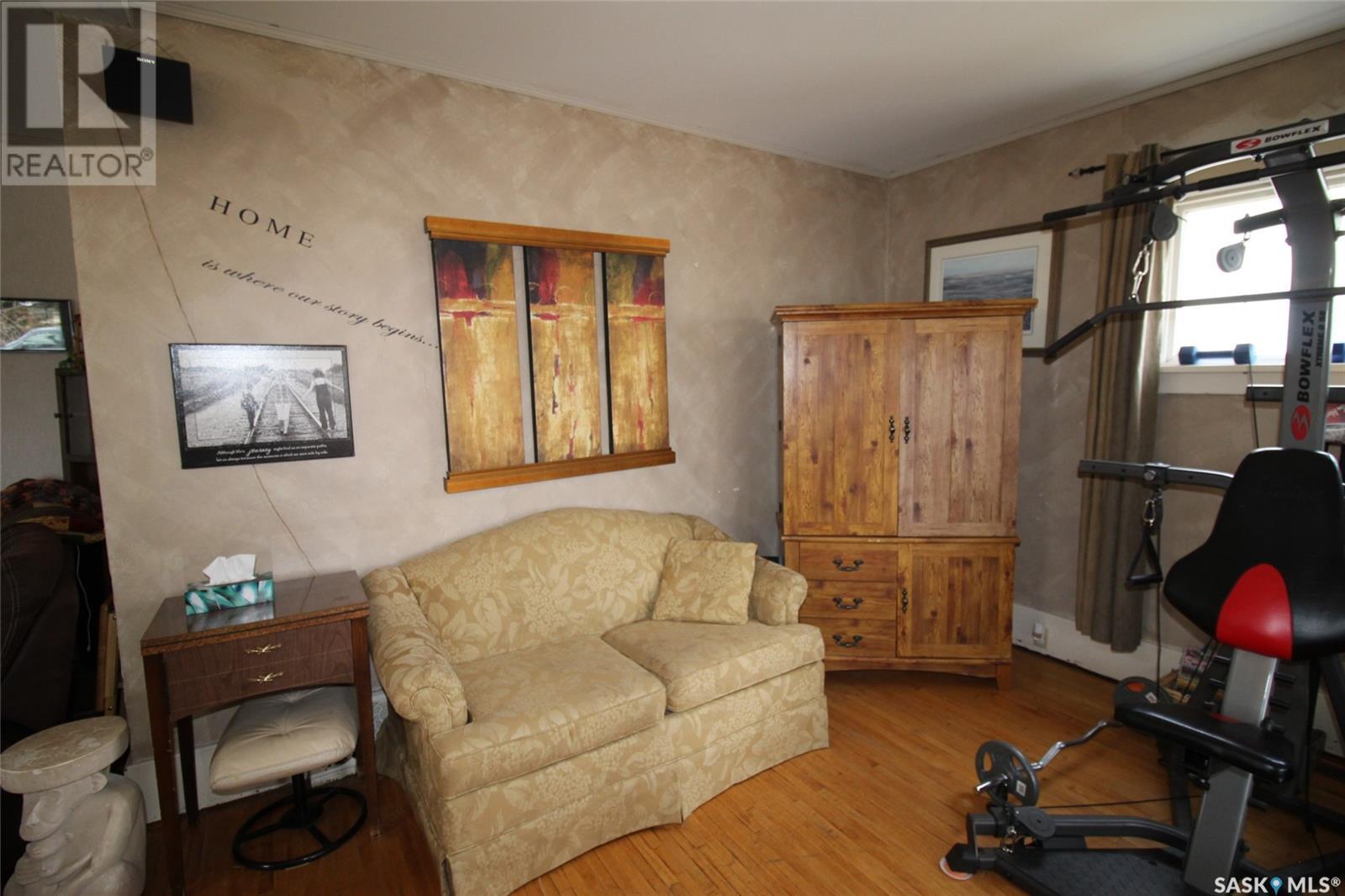 663 2nd Street E, Shaunavon, Saskatchewan  S0N 2M0 - Photo 7 - SK000443