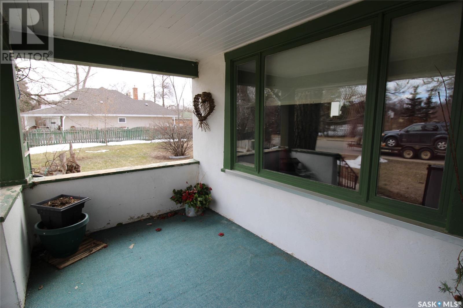663 2nd Street E, Shaunavon, Saskatchewan  S0N 2M0 - Photo 3 - SK000443