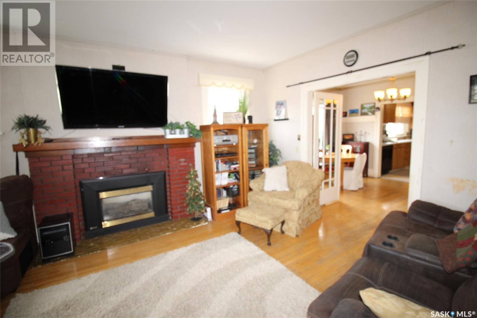 663 2nd Street E, Shaunavon, Saskatchewan  S0N 2M0 - Photo 8 - SK000443