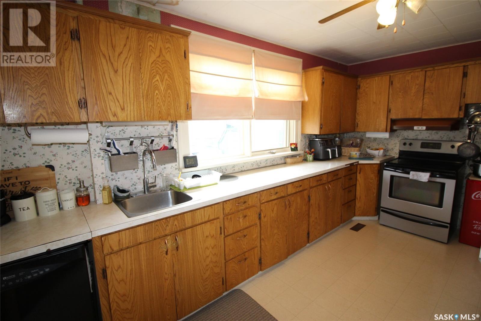 663 2nd Street E, Shaunavon, Saskatchewan  S0N 2M0 - Photo 14 - SK000443