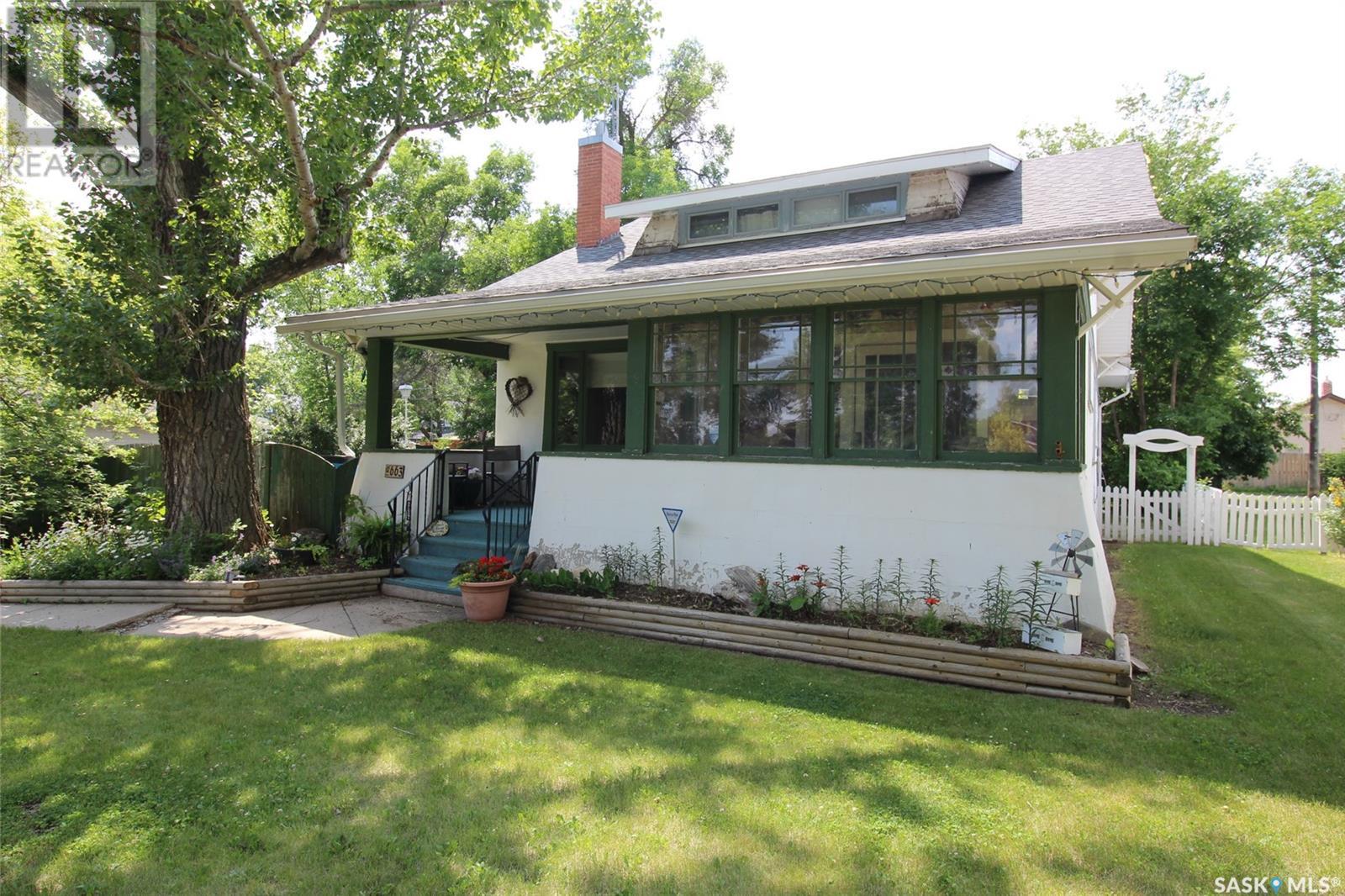 663 2nd Street E, Shaunavon, Saskatchewan  S0N 2M0 - Photo 34 - SK000443