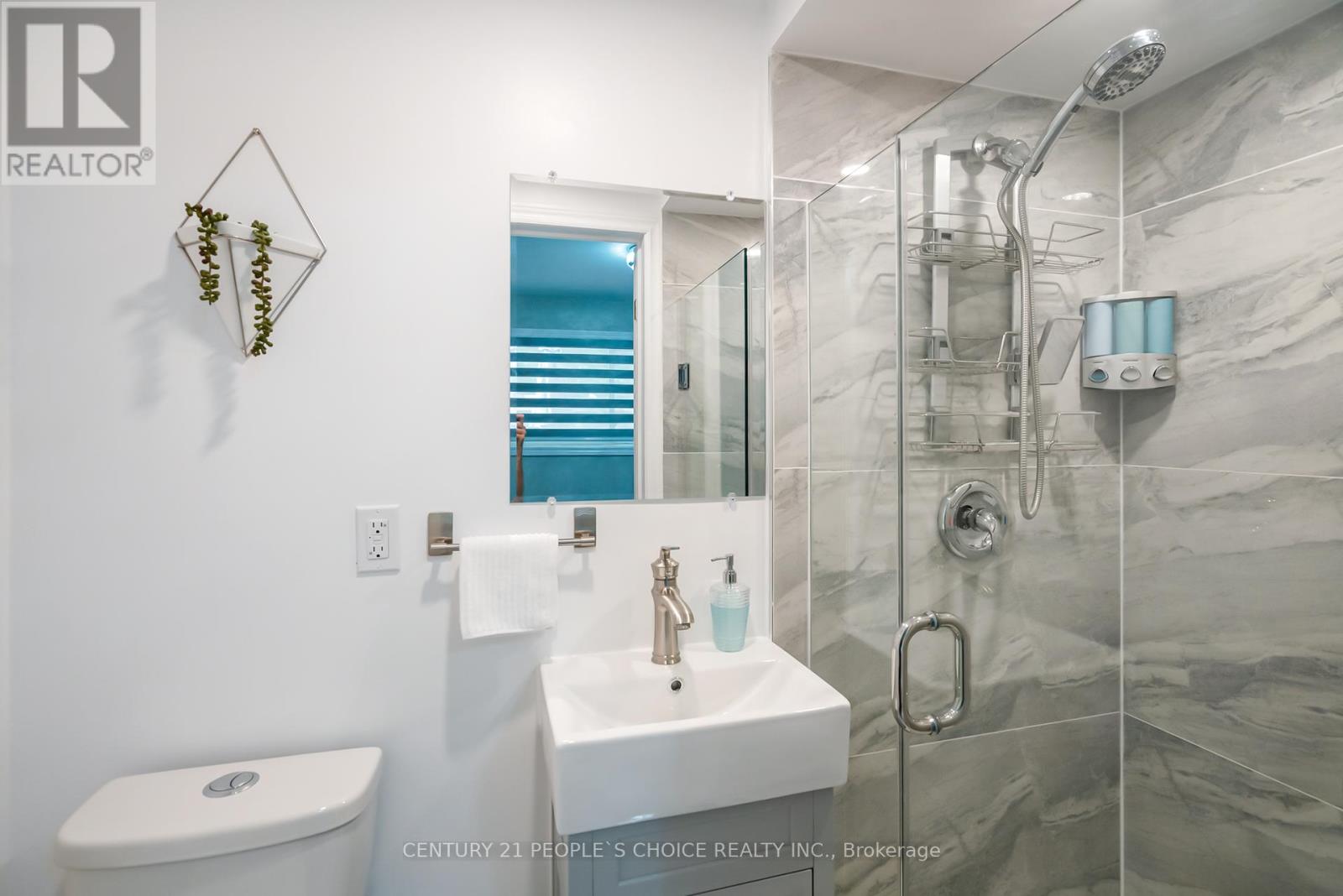 45 Chestnut Street W, St. Catharines, Ontario  L2T 2E5 - Photo 11 - X12243125