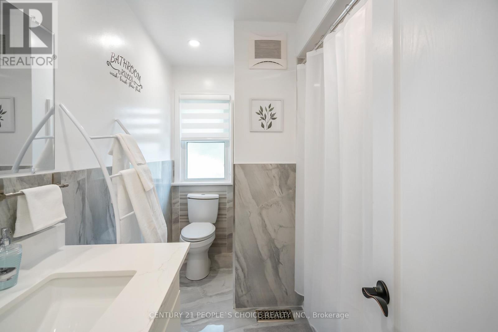 45 Chestnut Street W, St. Catharines, Ontario  L2T 2E5 - Photo 13 - X12243125
