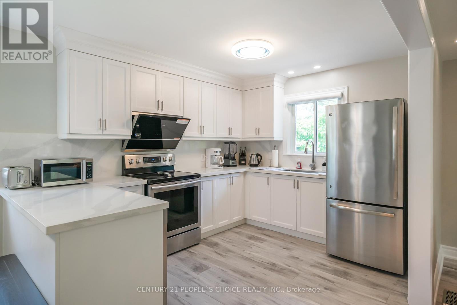 45 Chestnut Street W, St. Catharines, Ontario  L2T 2E5 - Photo 18 - X12243125