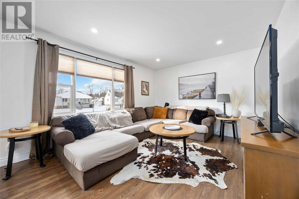 Property at 898 WOODLAND AVENUE image 3