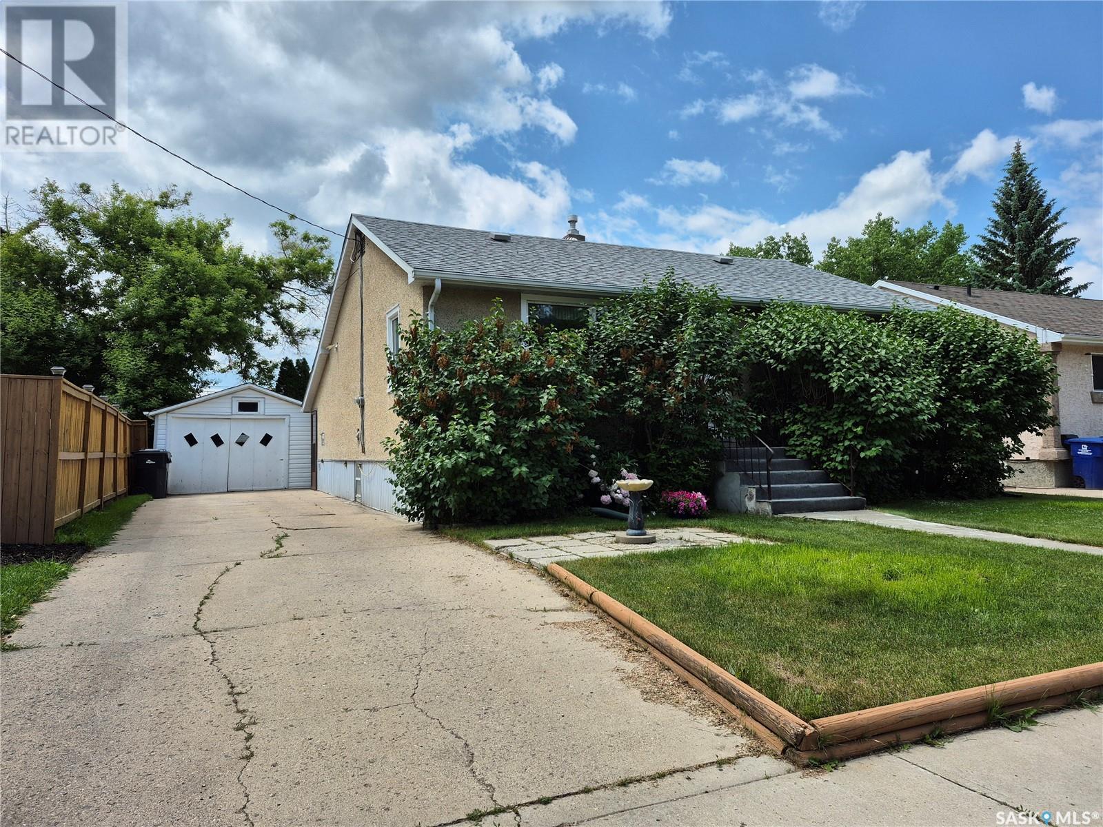427 Albert STREET, weyburn, Saskatchewan