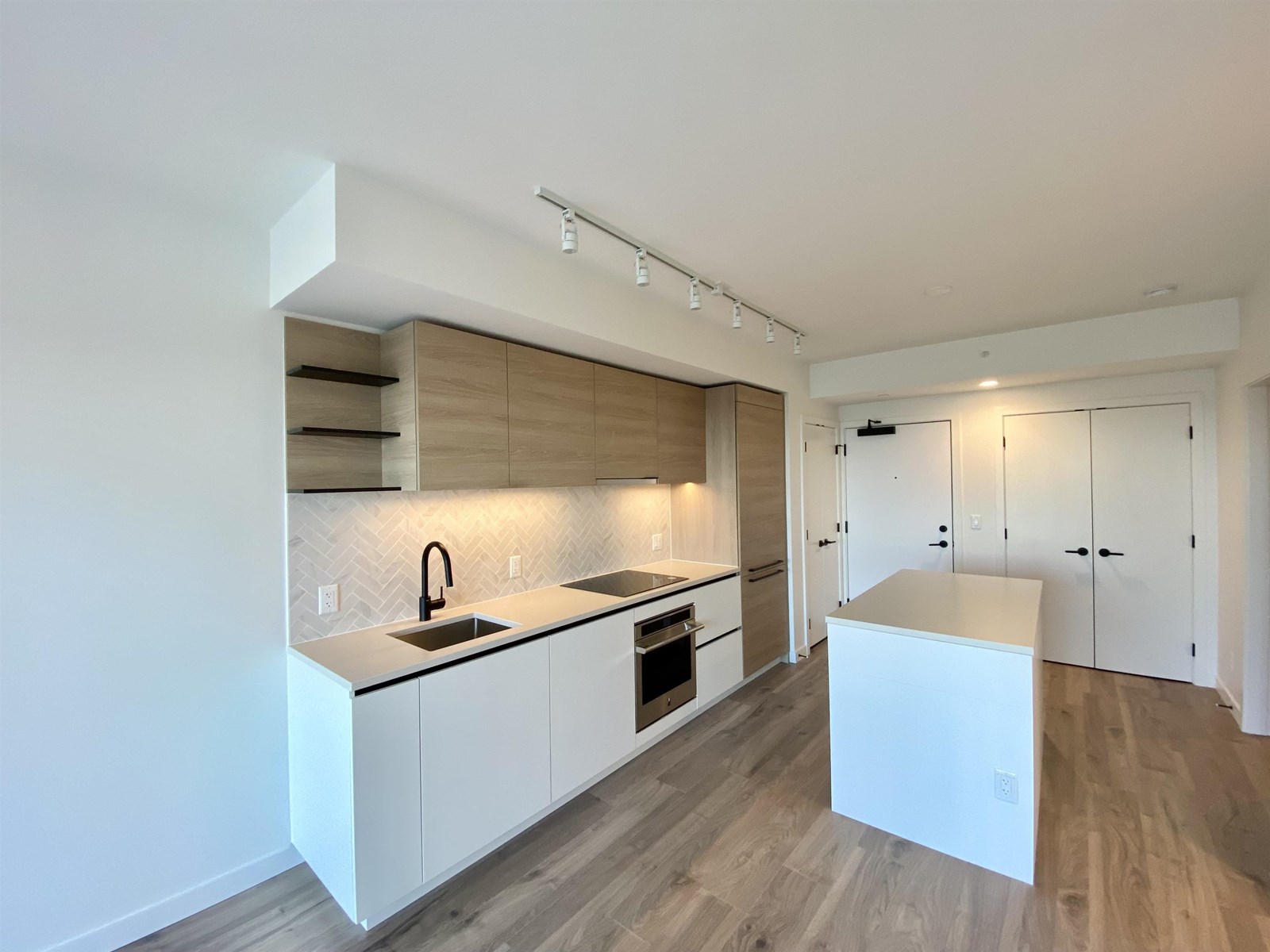 1801 13428 105 AVENUE, Surrey, British Columbia