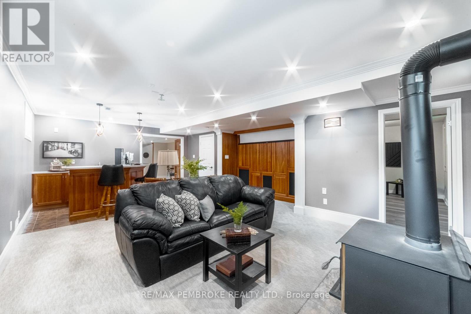 559 Black Bay Road, Petawawa, Ontario  K8H 2W8 - Photo 21 - X12238818