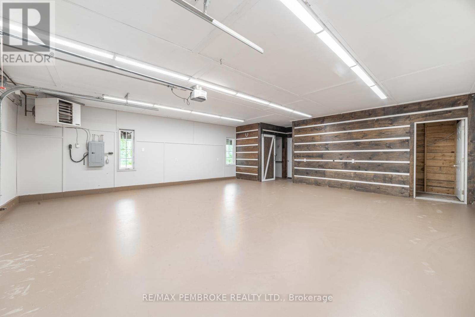 559 Black Bay Road, Petawawa, Ontario  K8H 2W8 - Photo 26 - X12238818