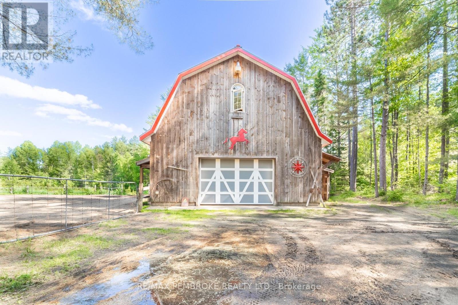 559 Black Bay Road, Petawawa, Ontario  K8H 2W8 - Photo 25 - X12238818