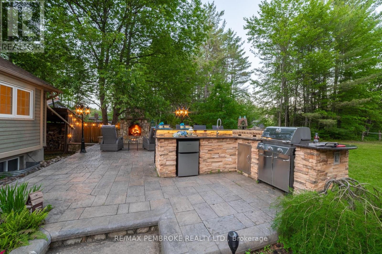 559 Black Bay Road, Petawawa, Ontario  K8H 2W8 - Photo 31 - X12238818