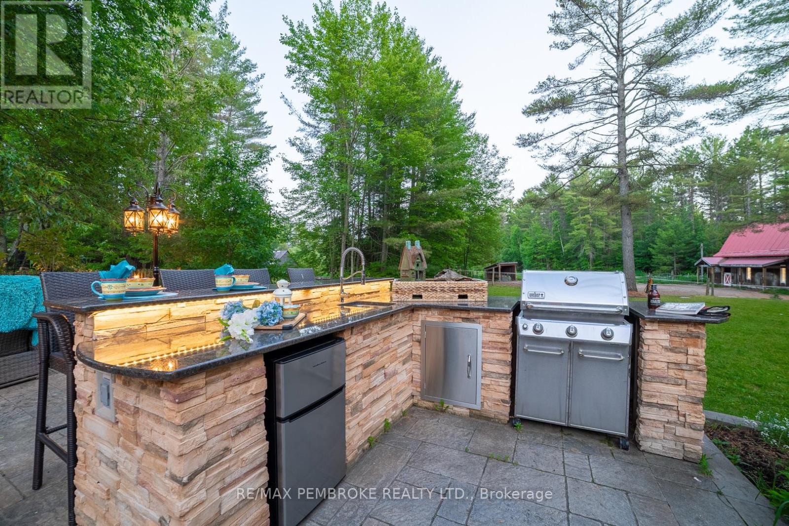 559 Black Bay Road, Petawawa, Ontario  K8H 2W8 - Photo 37 - X12238818