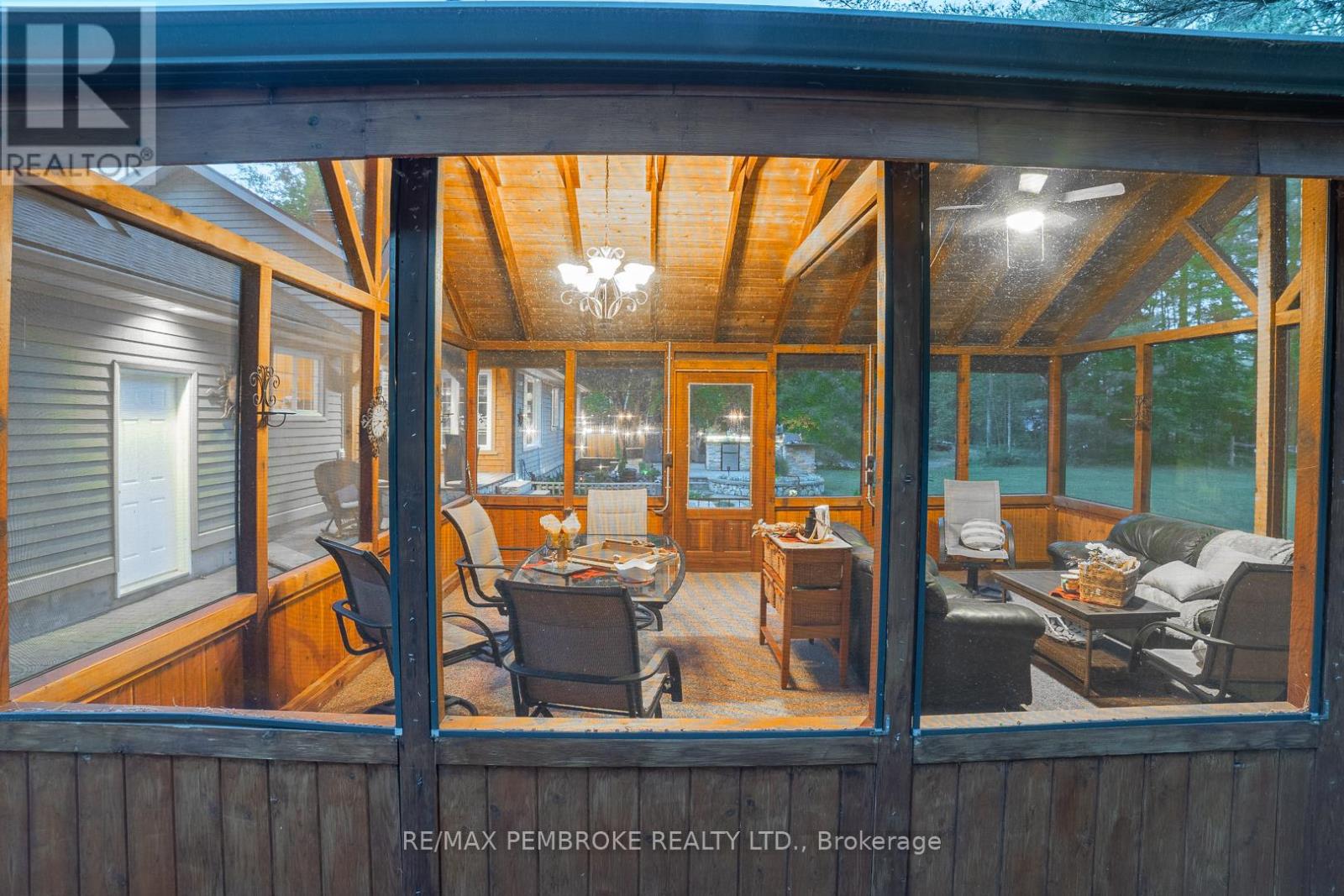 559 Black Bay Road, Petawawa, Ontario  K8H 2W8 - Photo 40 - X12238818