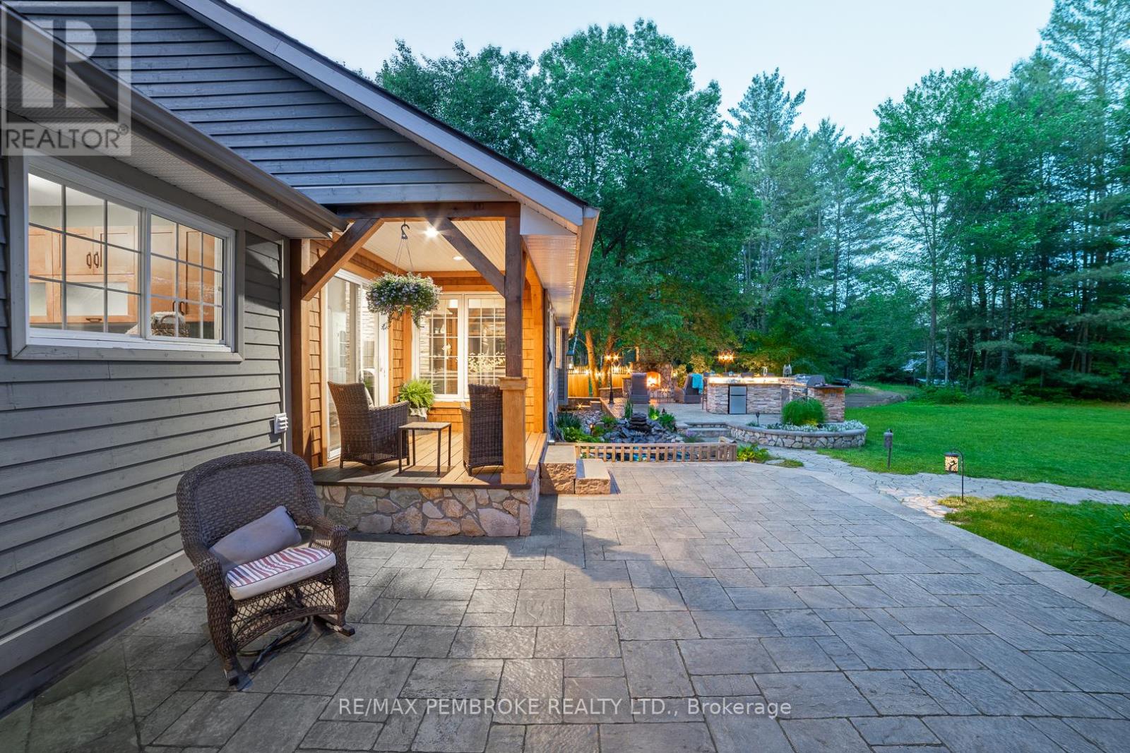 559 Black Bay Road, Petawawa, Ontario  K8H 2W8 - Photo 41 - X12238818