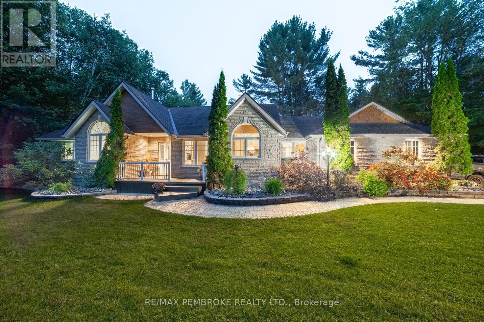 559 Black Bay Road, Petawawa, Ontario  K8H 2W8 - Photo 48 - X12238818