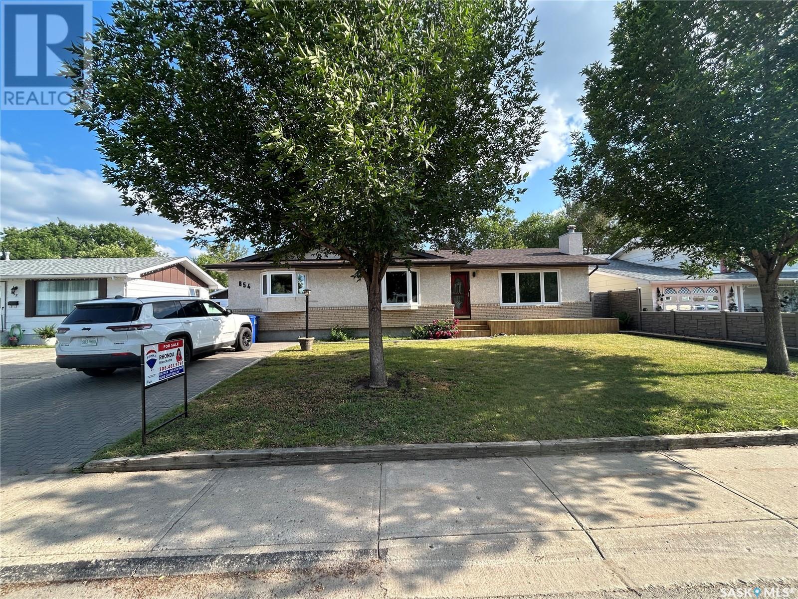 854 Smith Street, Estevan, Saskatchewan  S4A 1J9 - Photo 2 - SK999459