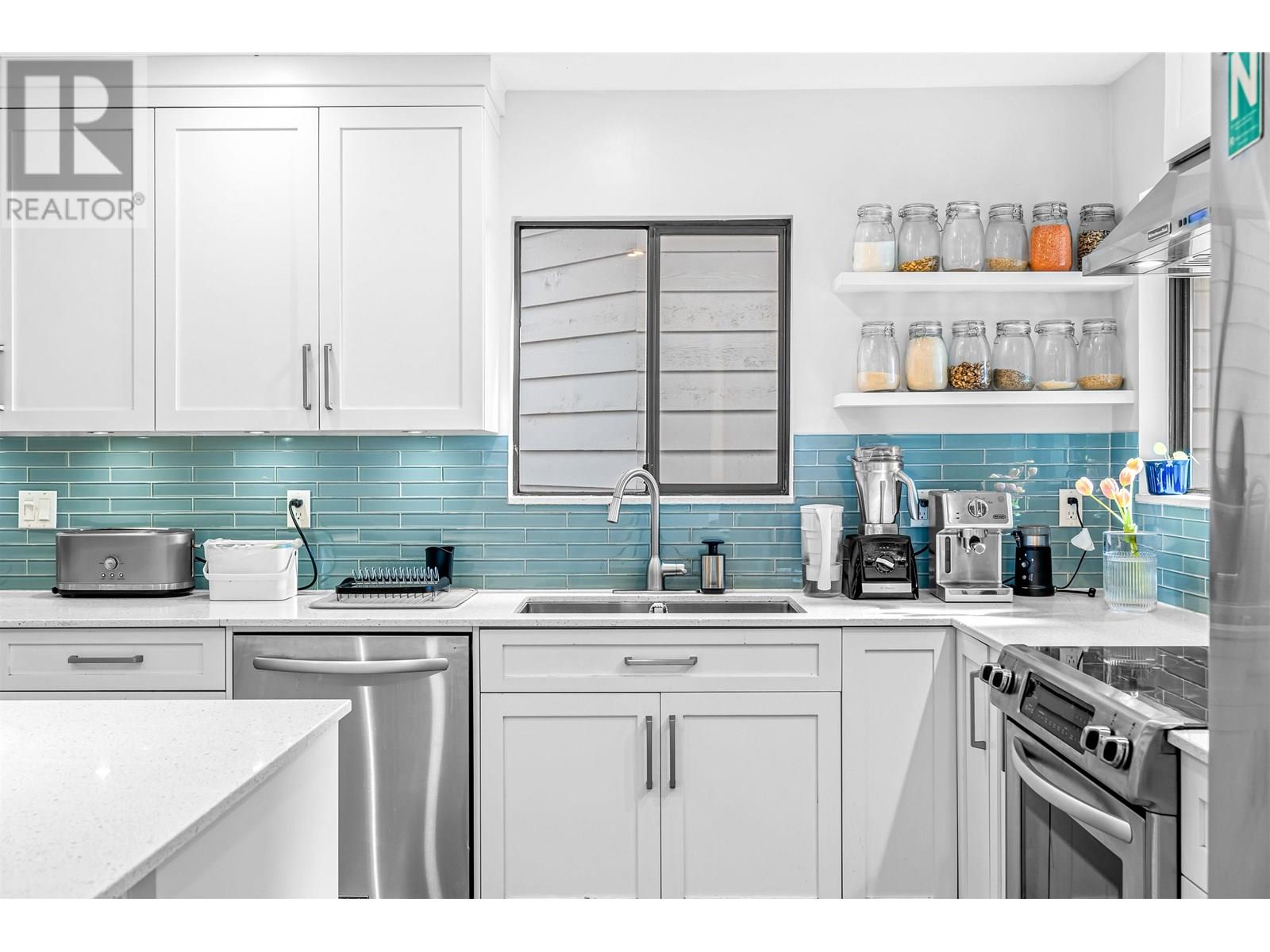 5709 OWL COURT, north vancouver, British Columbia V7R4V1