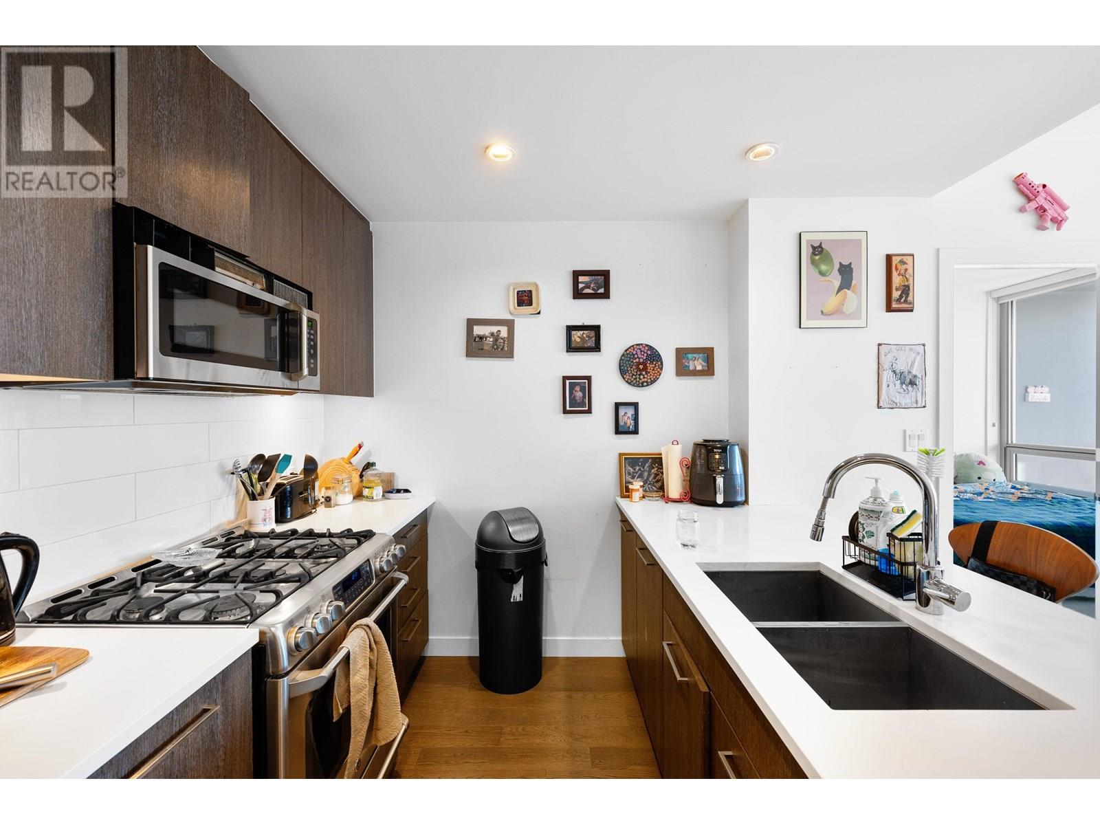 1503 9060 UNIVERSITY CRESCENT, burnaby, British Columbia V5A4X8