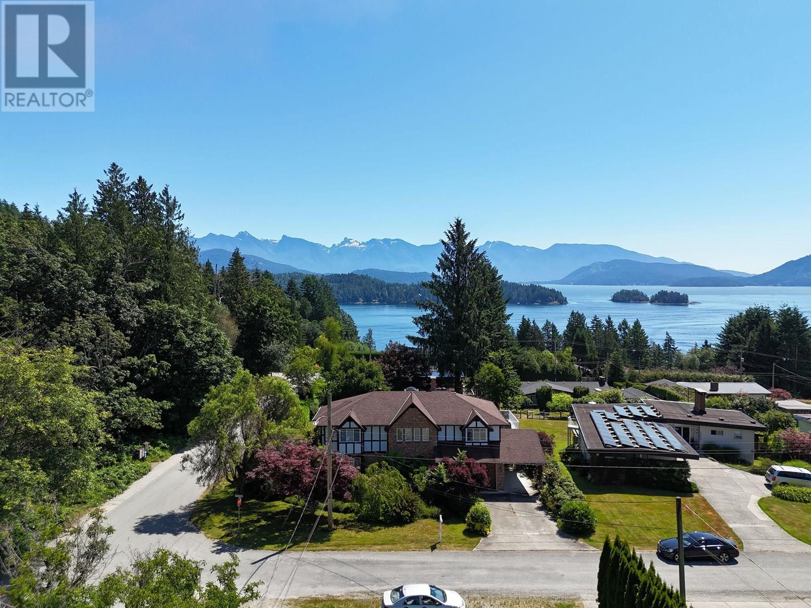 1564 THOMPSON ROAD, gibsons, British Columbia V0N1V6