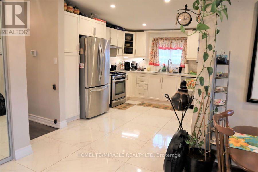 28 Holbrook Road, Hamilton, Ontario  L9C 2H2 - Photo 6 - X12243253