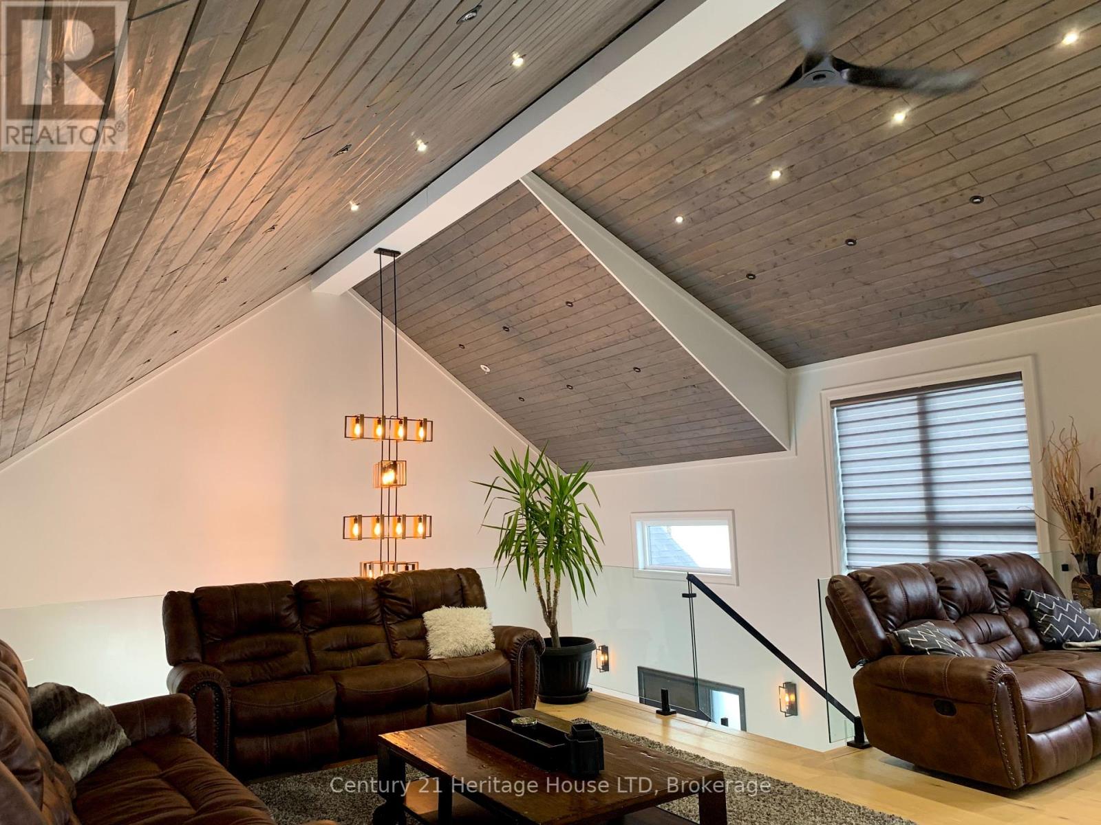 9785 Niagara River Parkway, Niagara Falls, Ontario  L2E 6S6 - Photo 20 - X12243306