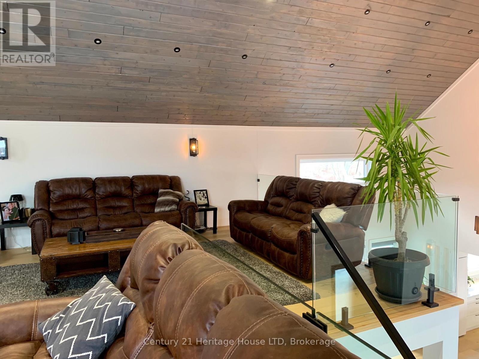 9785 Niagara River Parkway, Niagara Falls, Ontario  L2E 6S6 - Photo 26 - X12243306