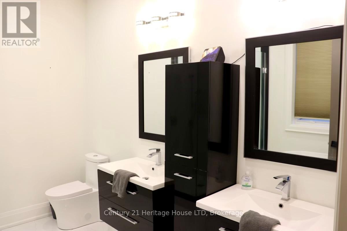 9785 Niagara River Parkway, Niagara Falls, Ontario  L2E 6S6 - Photo 38 - X12243306