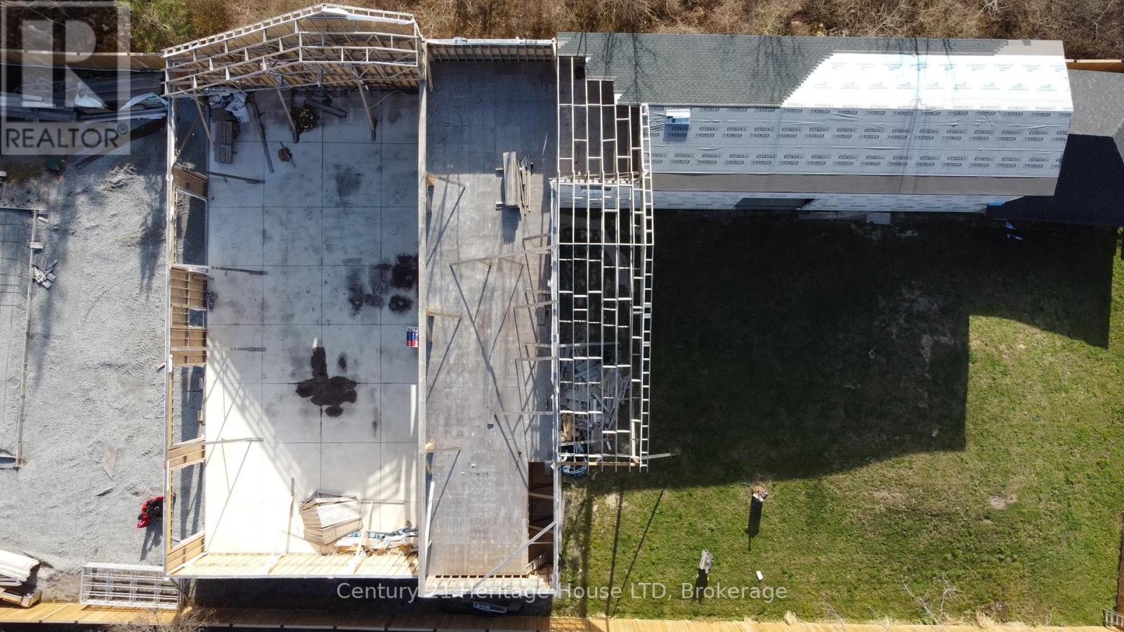 9785 Niagara River Parkway, Niagara Falls, Ontario  L2E 6S6 - Photo 7 - X12243306