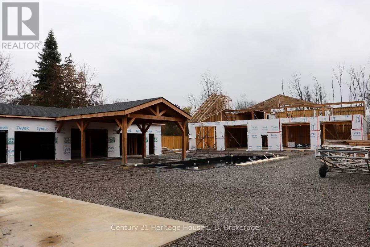 9785 Niagara River Parkway, Niagara Falls, Ontario  L2E 6S6 - Photo 8 - X12243306