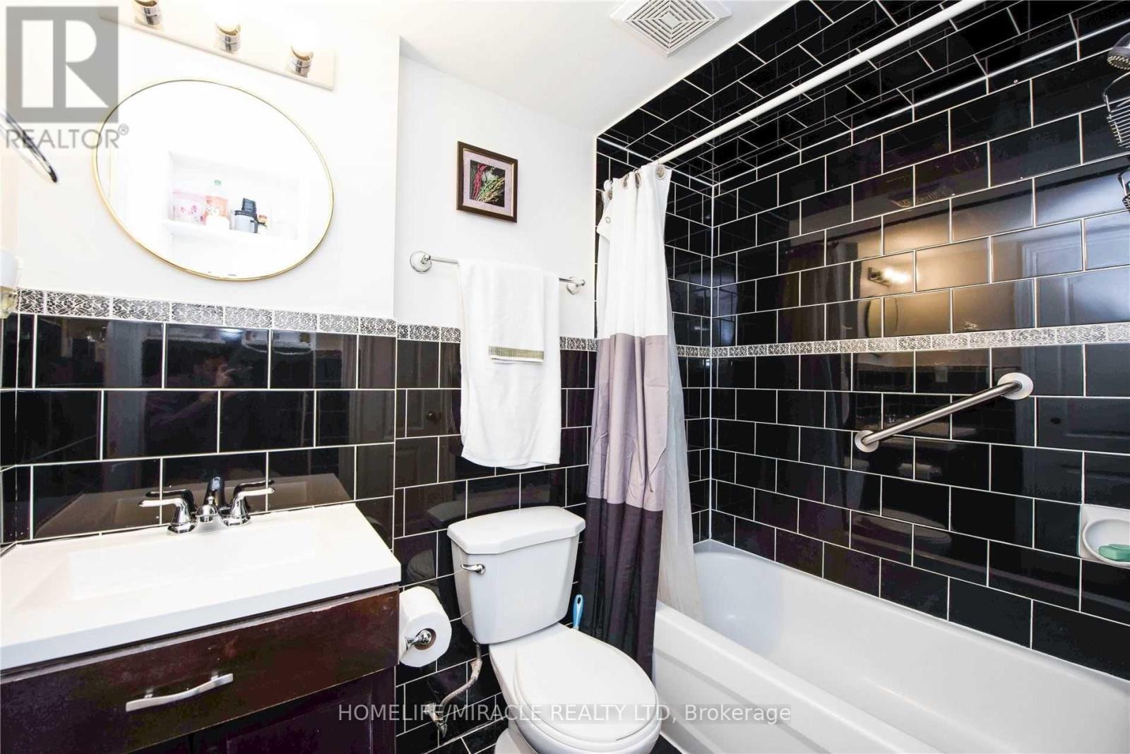58 Dovehaven Cres. Crescent, Brampton, Ontario  L6P 2N8 - Photo 5 - W12243280