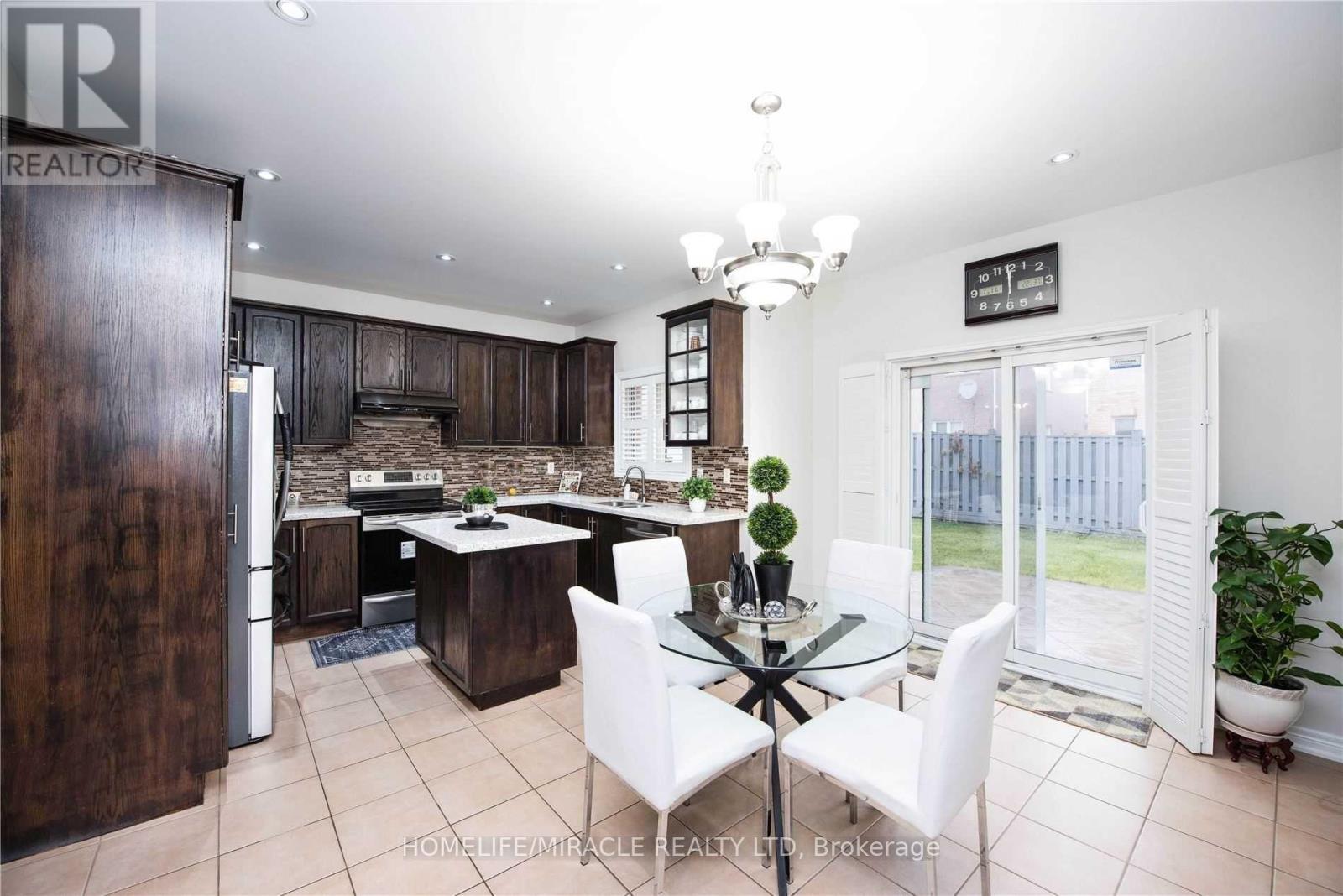 58 Dovehaven Cres. Crescent, Brampton, Ontario  L6P 2N8 - Photo 8 - W12243280