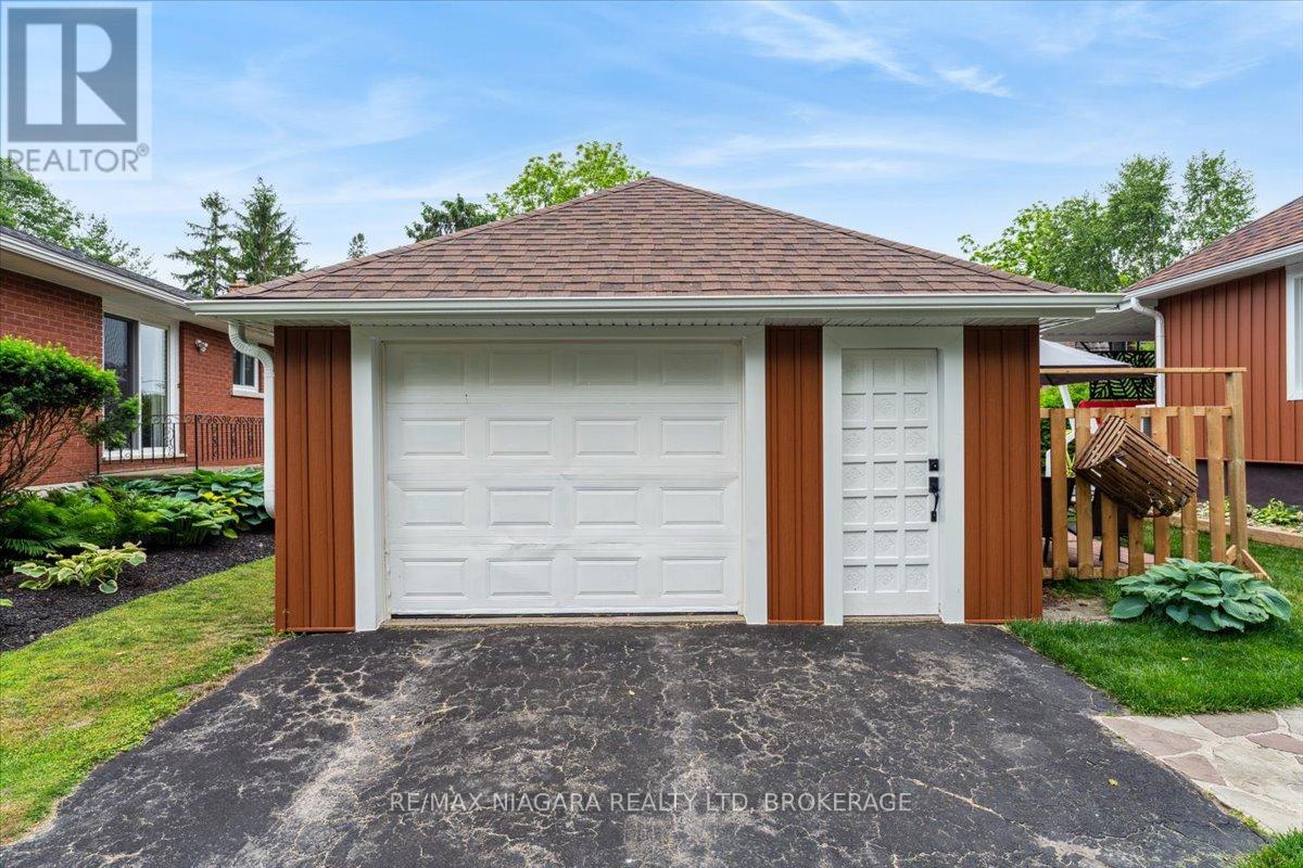 Property at 56 OAKRIDGE CRESCENT image 4