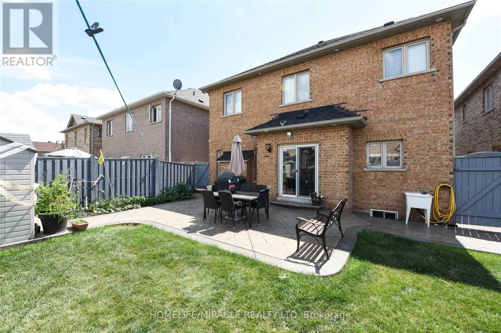 58 Dovehaven Cres. Crescent, Brampton, Ontario  L6P 2N8 - Photo 11 - W12243280