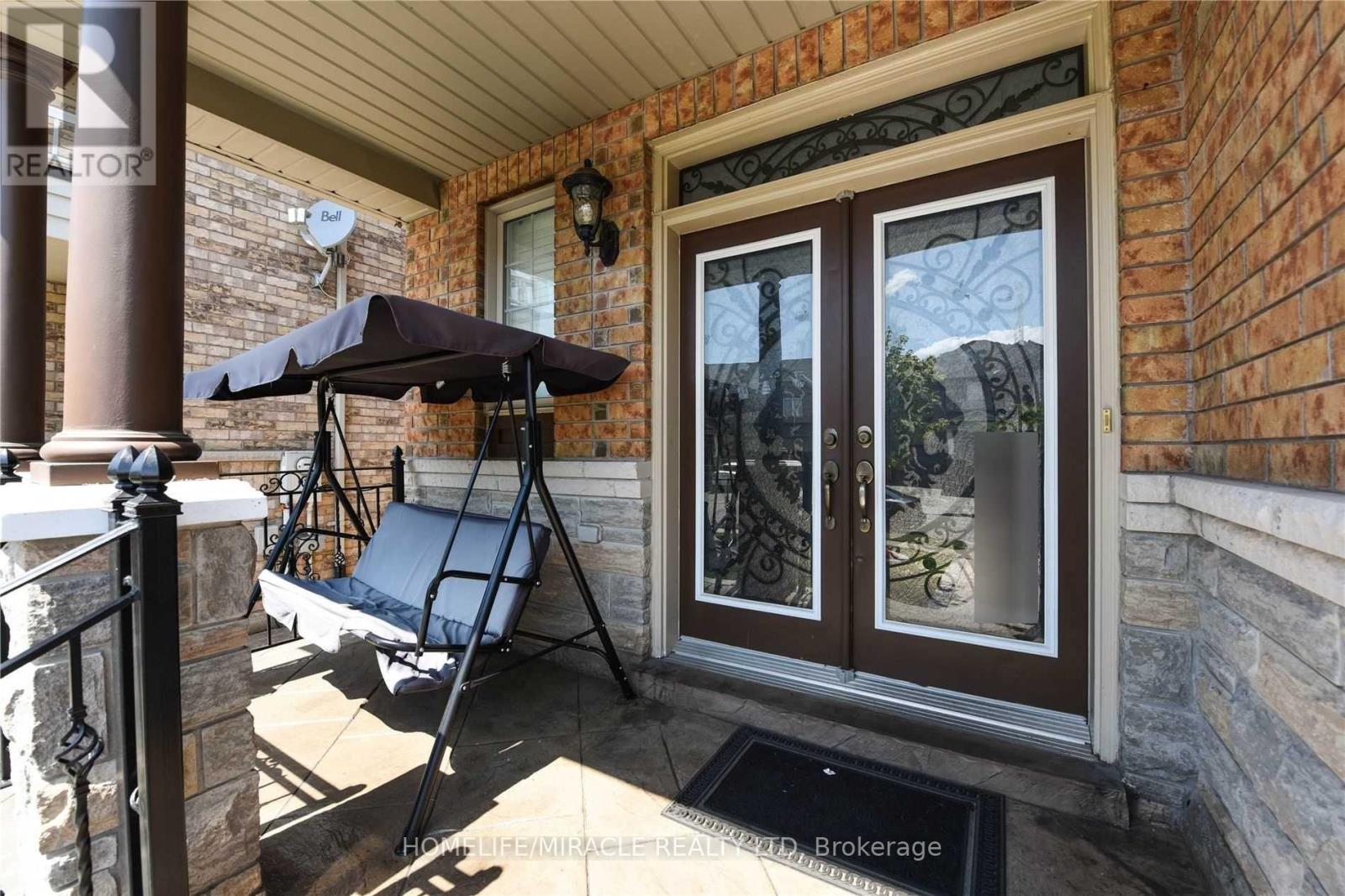 58 Dovehaven Cres. Crescent, Brampton, Ontario  L6P 2N8 - Photo 12 - W12243280