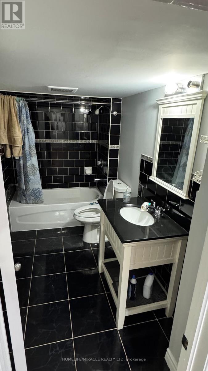 58 Dovehaven Cres. Crescent, Brampton, Ontario  L6P 2N8 - Photo 13 - W12243280