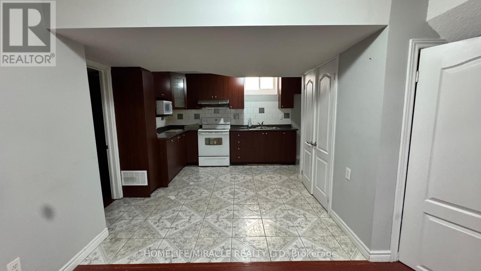 58 Dovehaven Cres. Crescent, Brampton, Ontario  L6P 2N8 - Photo 17 - W12243280