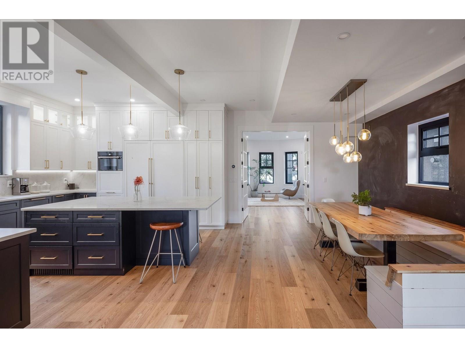 614 FOURTH AVENUE, new westminster, British Columbia V3M1S4