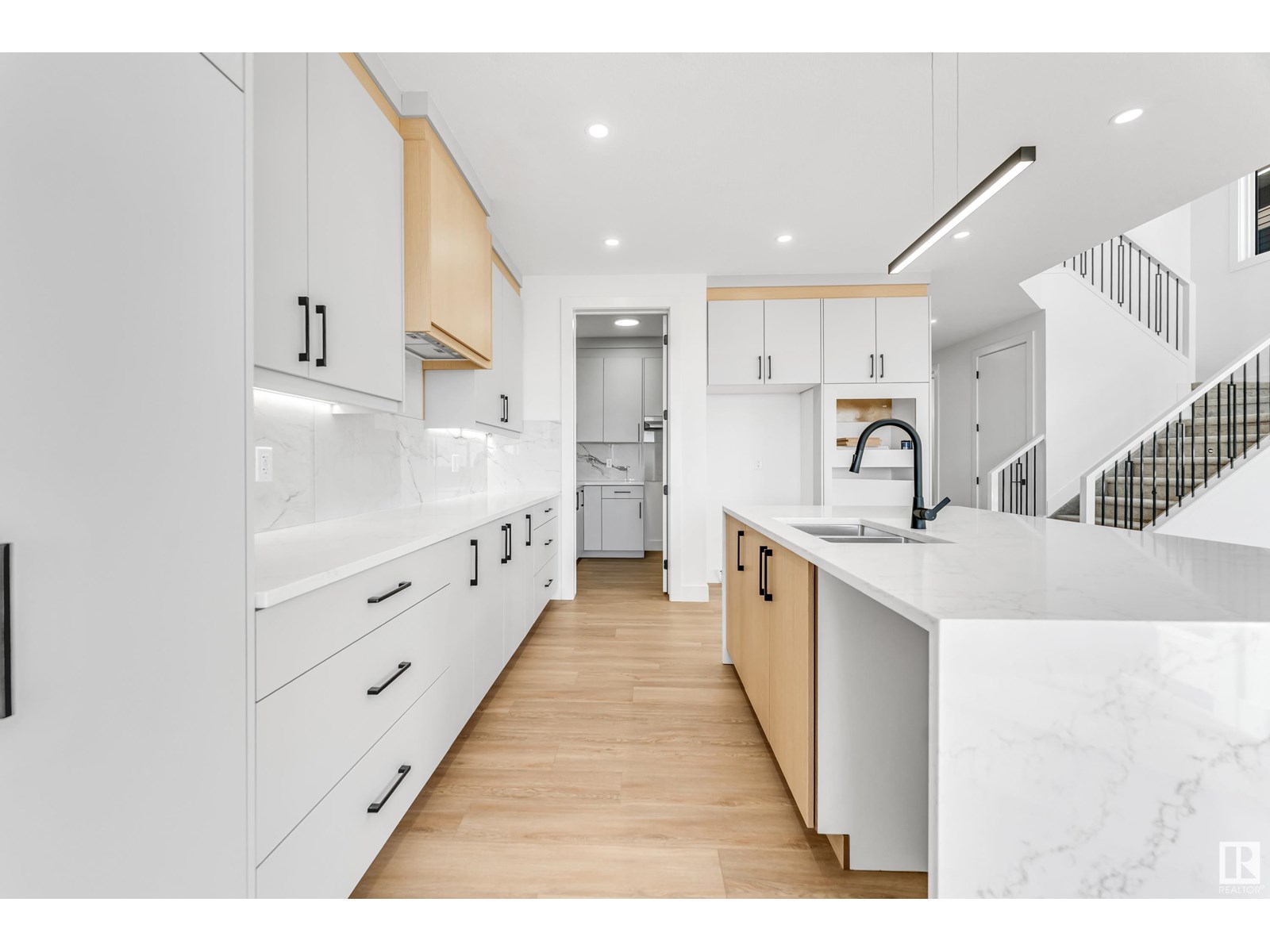 9443 Pear Cr Sw, Edmonton, Alberta  T6X 2Z5 - Photo 7 - E4444125
