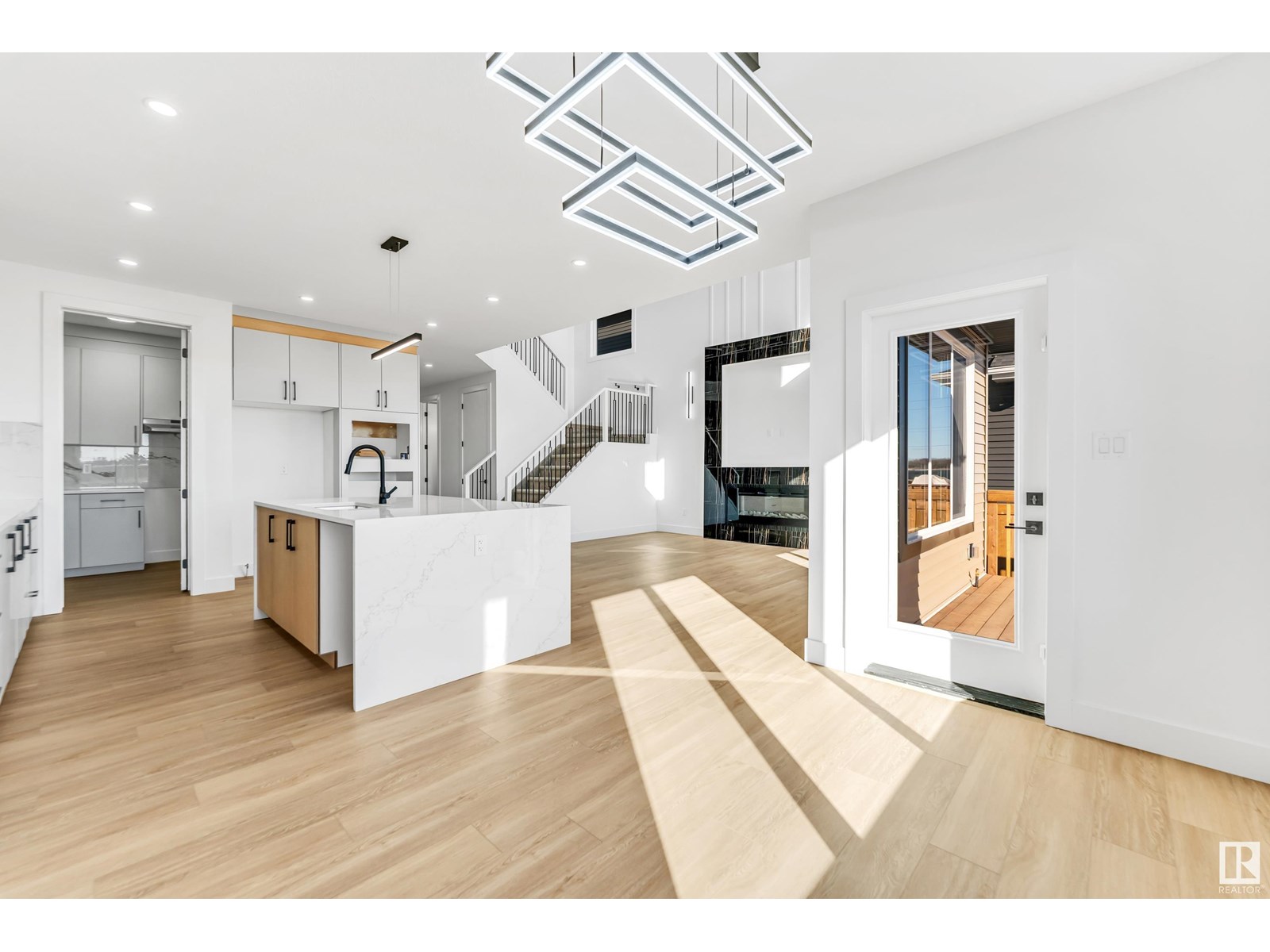 9443 Pear Cr Sw, Edmonton, Alberta  T6X 2Z5 - Photo 8 - E4444125