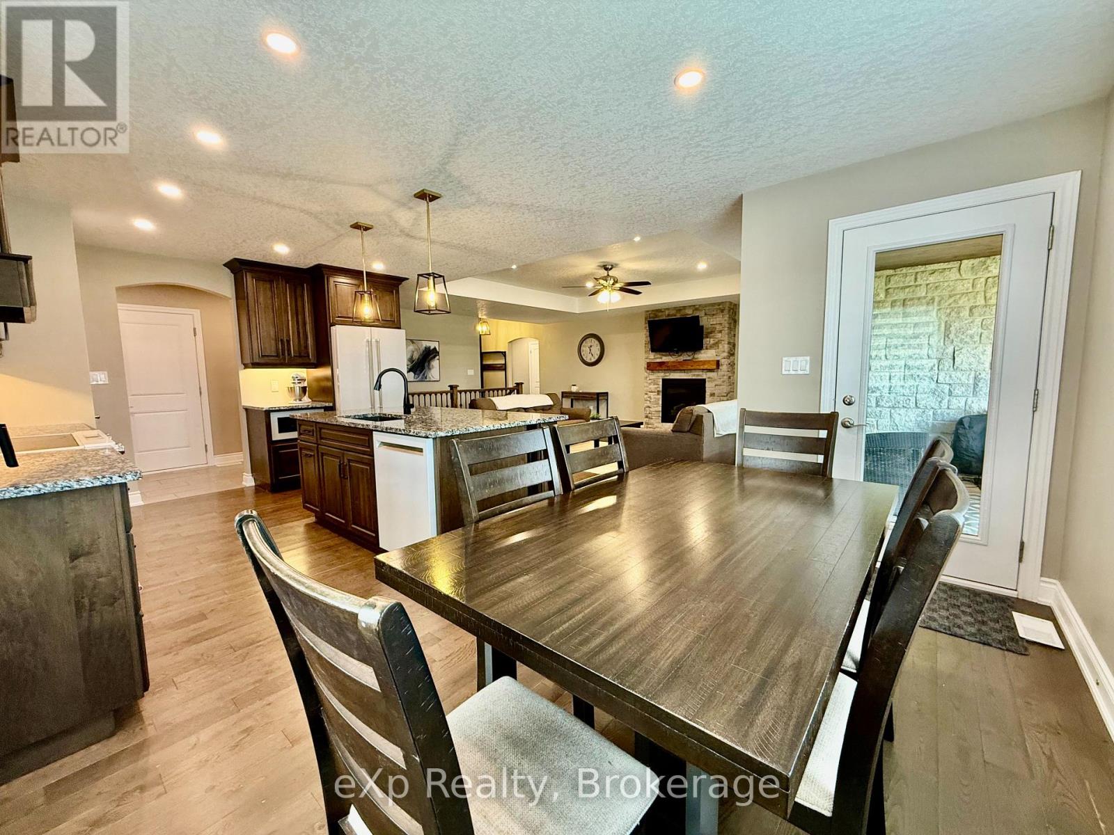 137 17th Avenue A Avenue, Hanover, Ontario  N4N 0B5 - Photo 10 - X12243377