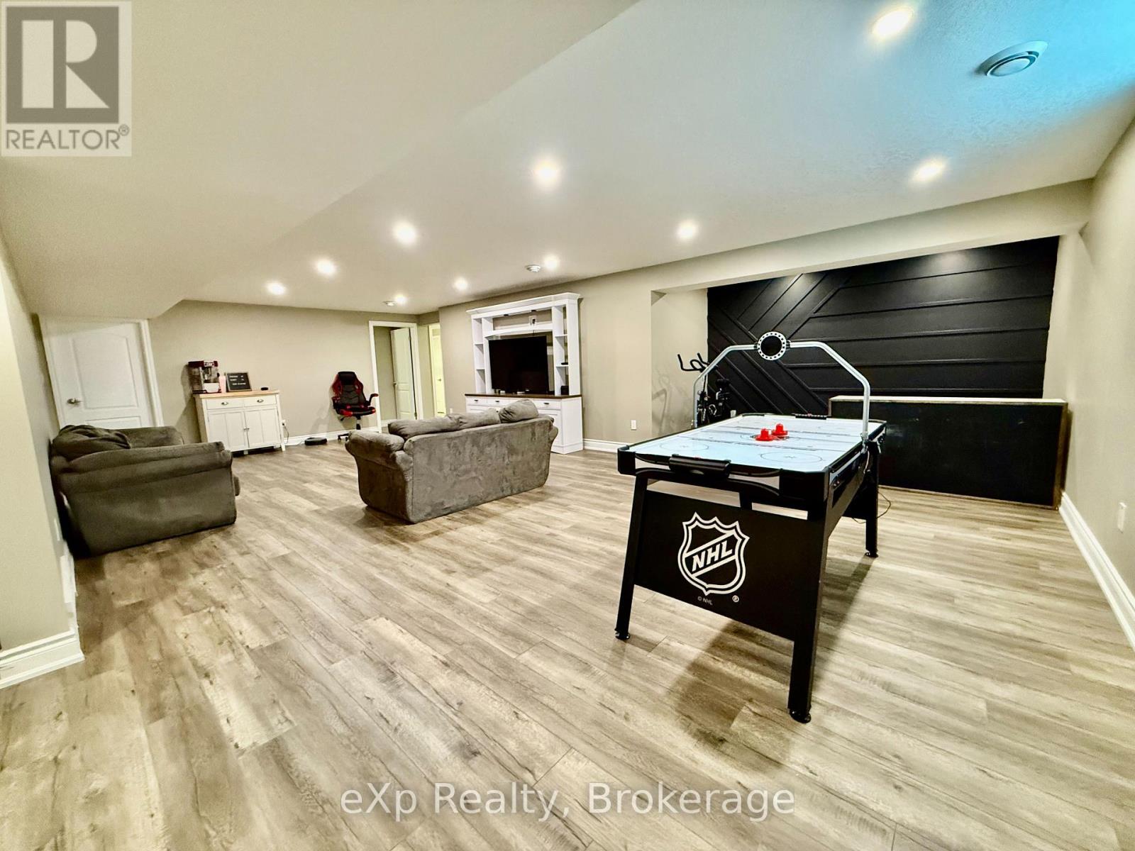 137 17th Avenue A Avenue, Hanover, Ontario  N4N 0B5 - Photo 17 - X12243377