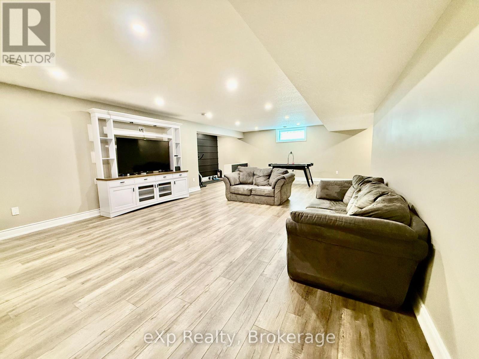 137 17th Avenue A Avenue, Hanover, Ontario  N4N 0B5 - Photo 18 - X12243377